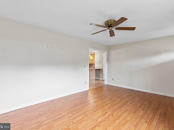 4th image of 230 Church St