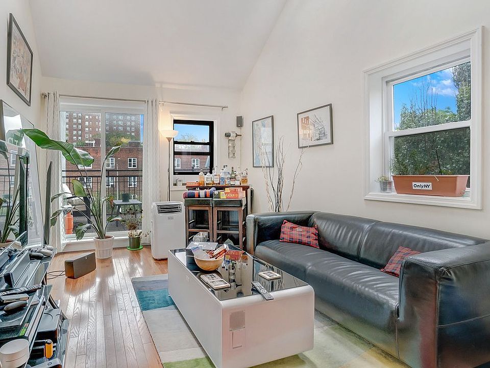 1st image of 13 Wolcott St #3