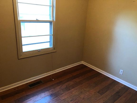 4th image of 2049 E Legrande Ave