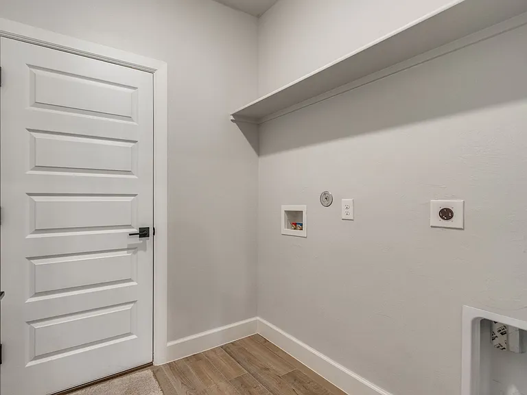 2379 Clubhouse Dr — Photo 17