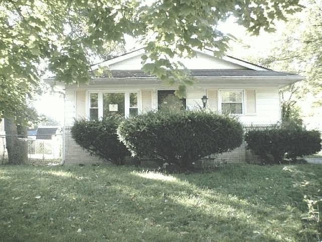 1st image of 2927 Roberta Dr