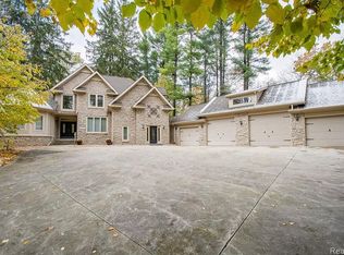 3372 High Hillcrest Dr, Howell, MI 48843