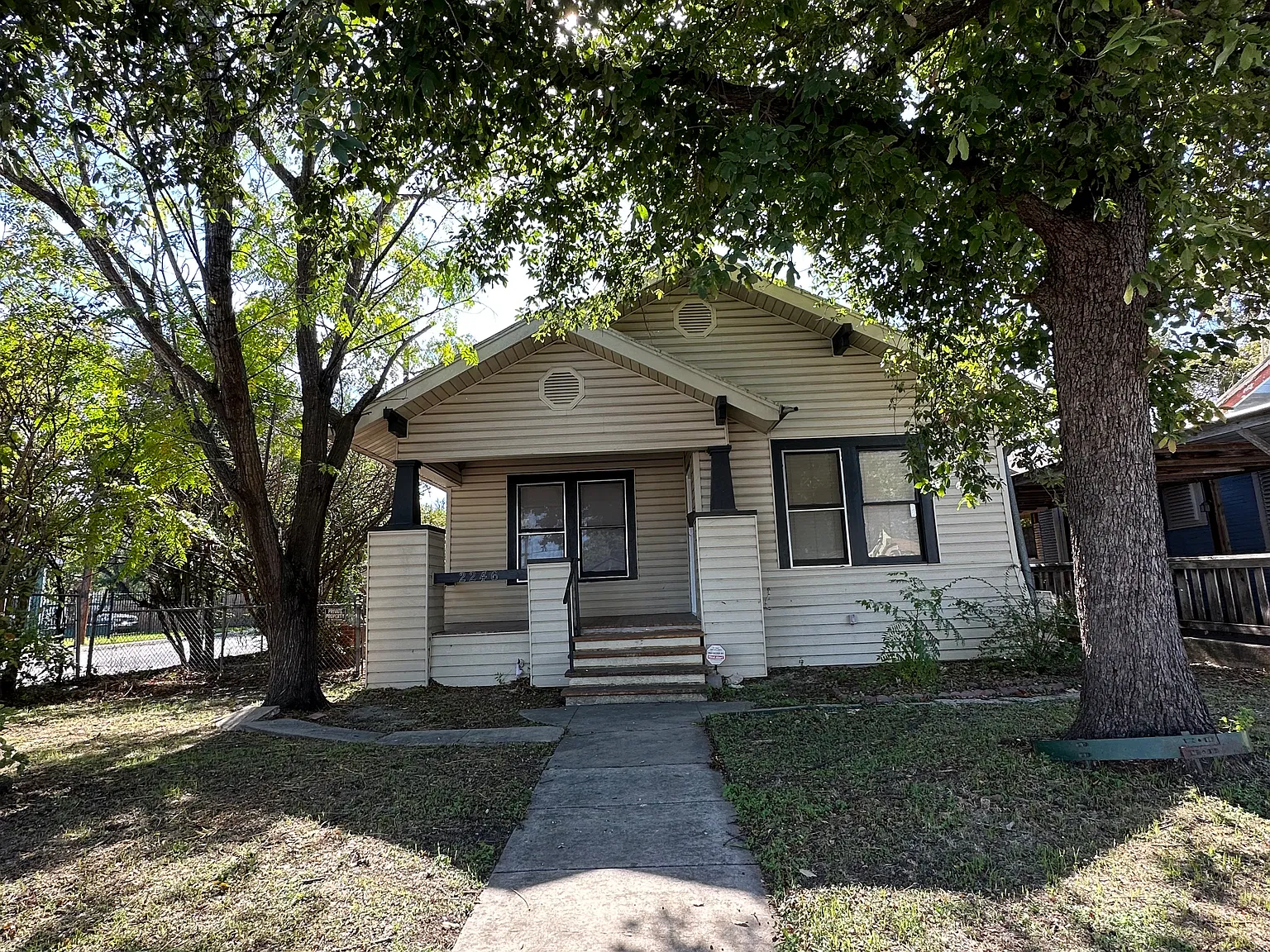 2246 E Houston St — Photo 2