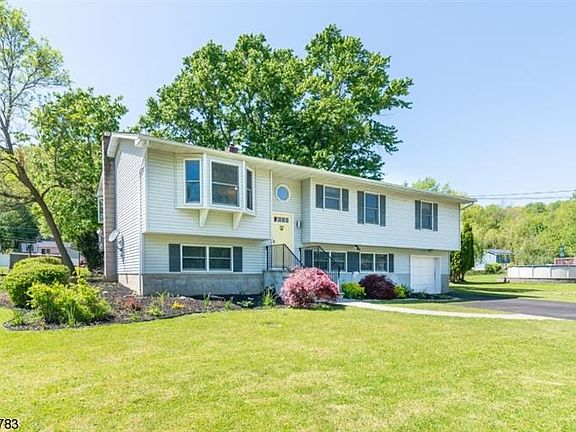 2nd image of 7 Gilbert Dr