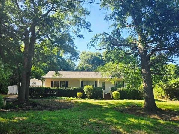 202 Keith Ln, Seneca, SC 29678