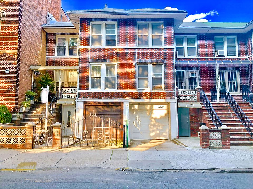 Facade / Private Driveway