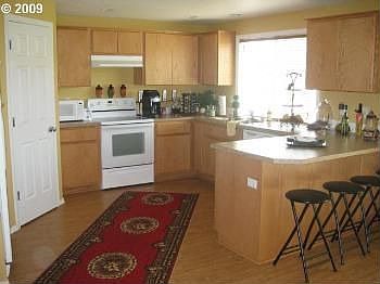 4th image of 16521 NE 40th St