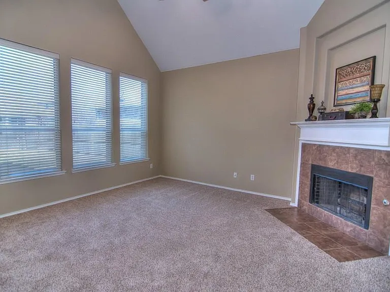 9400 Woodhurst Dr — Photo 4