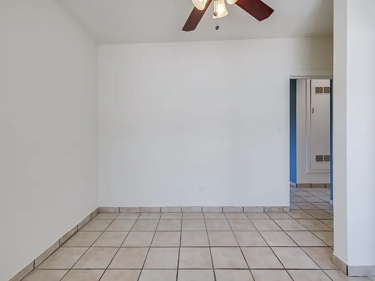 2425-2431 S Ridgeley Dr — Photo 8