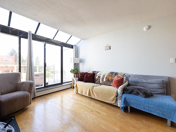 4th image of 812 Milton St #114