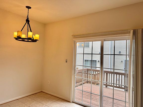 3rd image of 21842 Cobble Pond Sq