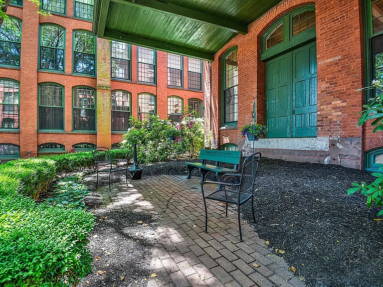 Ribbon Mill Apartments — Photo 23