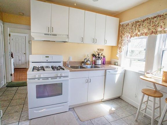 4th image of 15 Lurton St