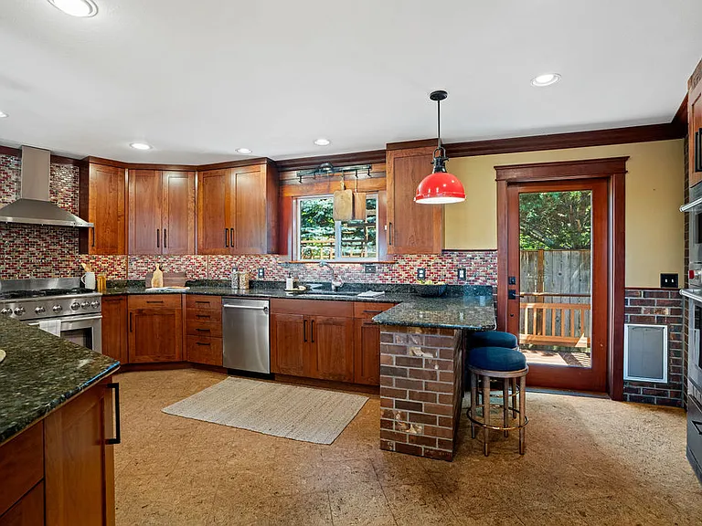 545 Holly Dr — Photo 8