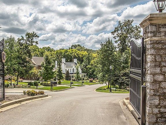 2nd image of 6665 Hastings Ln
