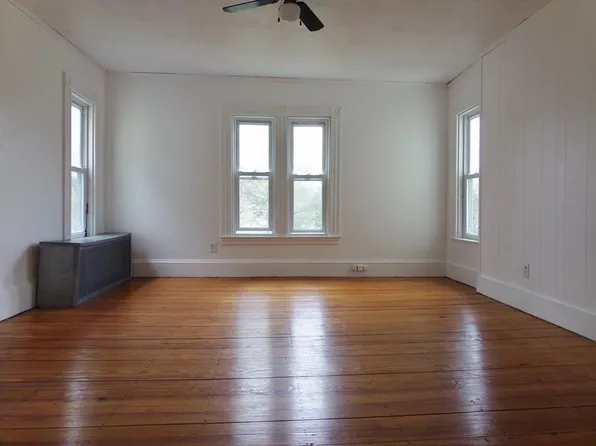 21 Fales St #2, Franklin, MA 02038