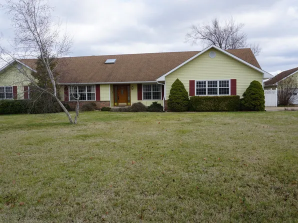 1306 Laurie Street, Mountain Grove, MO 65711