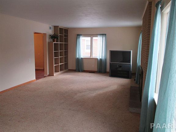 2nd image of 4708 N Clarewood Ave