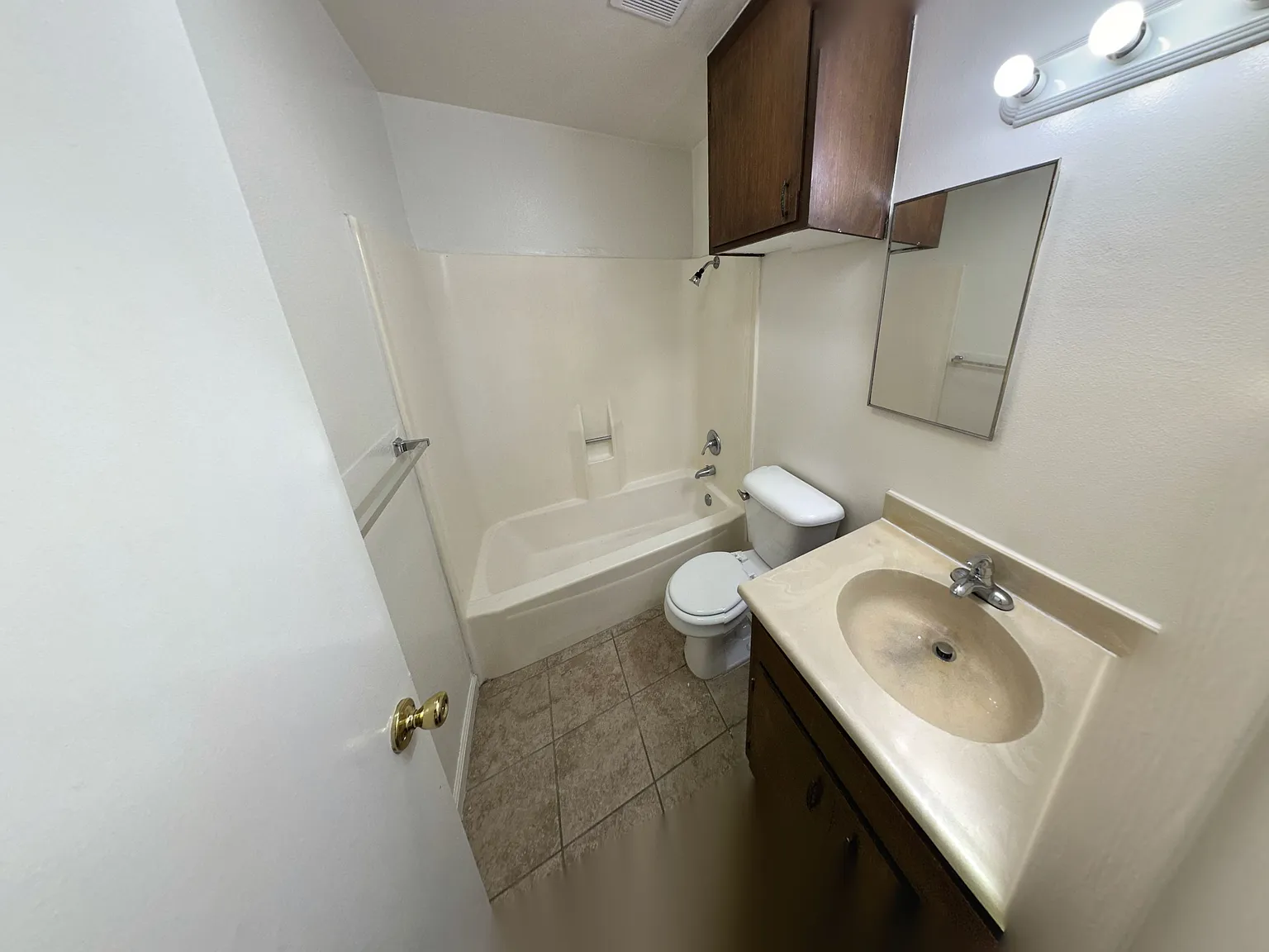 2 bed, 1.5 bath, 750 sqft, $2,500 — Photo 3