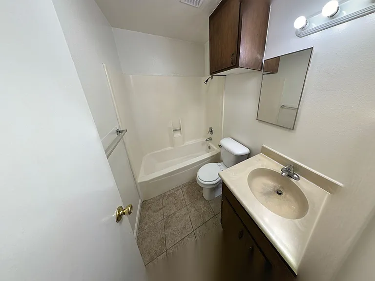 1901 Henry St #1 — Photo 3