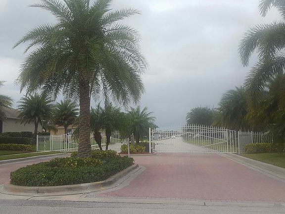 3rd image of 635 Tangelo Cir SW