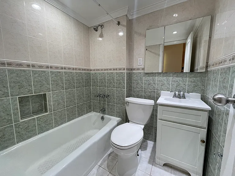 248 W 20th St #B1 — Photo 13
