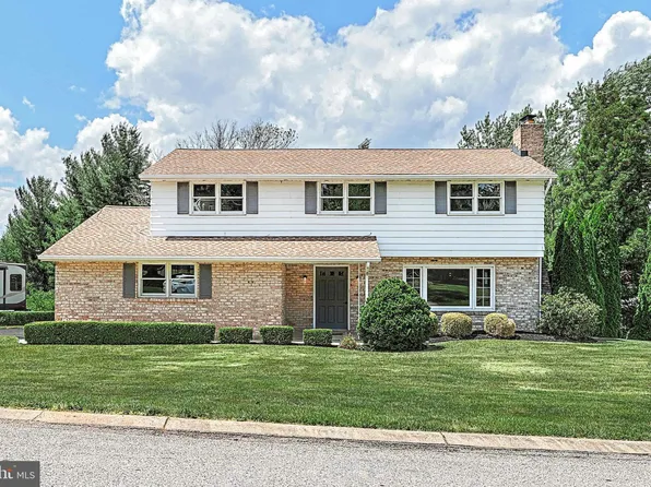 1902 Ebony Dr, York, PA 17402
