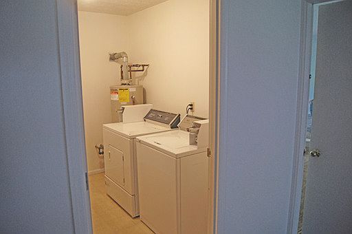 3rd image of 812 Oak St APT 3