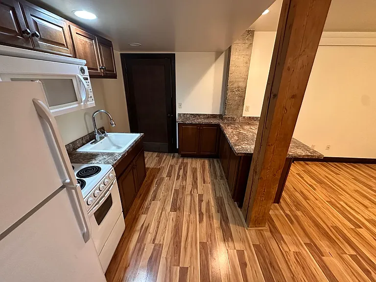 Ebert Apartments — Photo 7