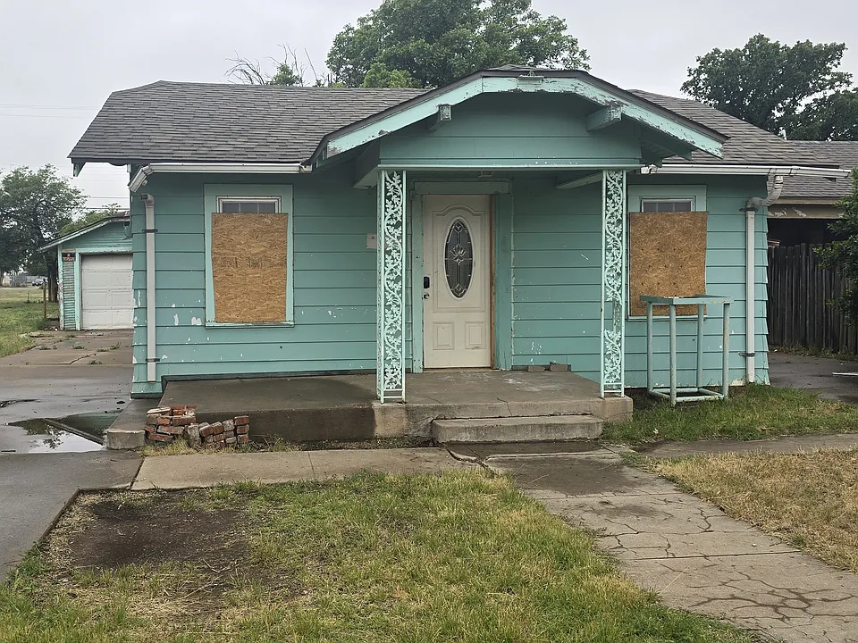 903 N Polk St