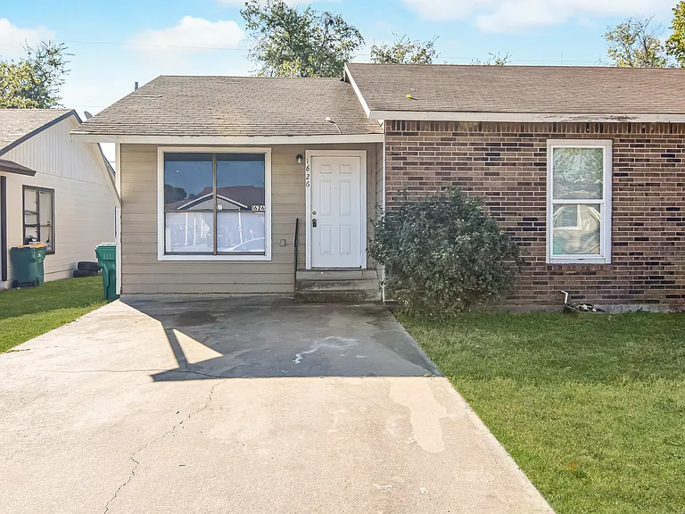 1626 Kelly Dr — Photo 3