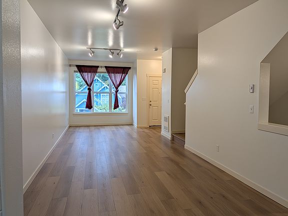 4th image of 1918 NE Kenyon Ct