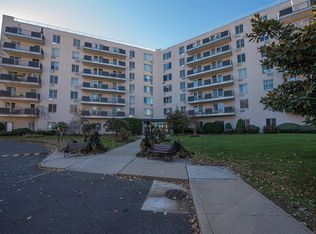 135 Post Ave APT 5U, Westbury, NY 11590