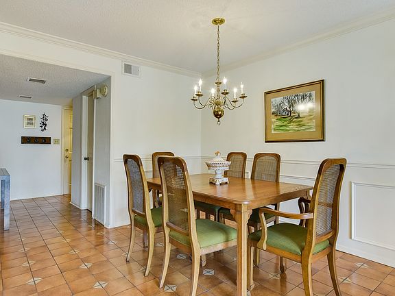 4th image of 6636 E Hill Dr