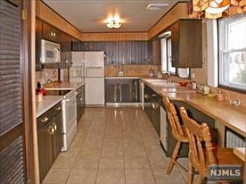 2nd image of 46 Sherwood Ave