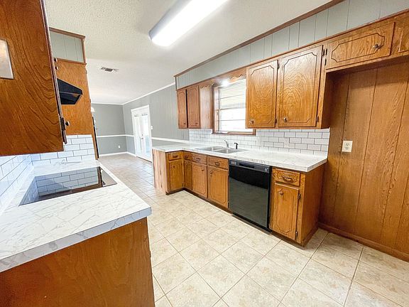 2nd image of 909 Crestview Dr S