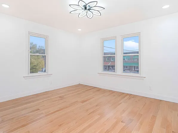 617 East 52nd Street image 13 of 22