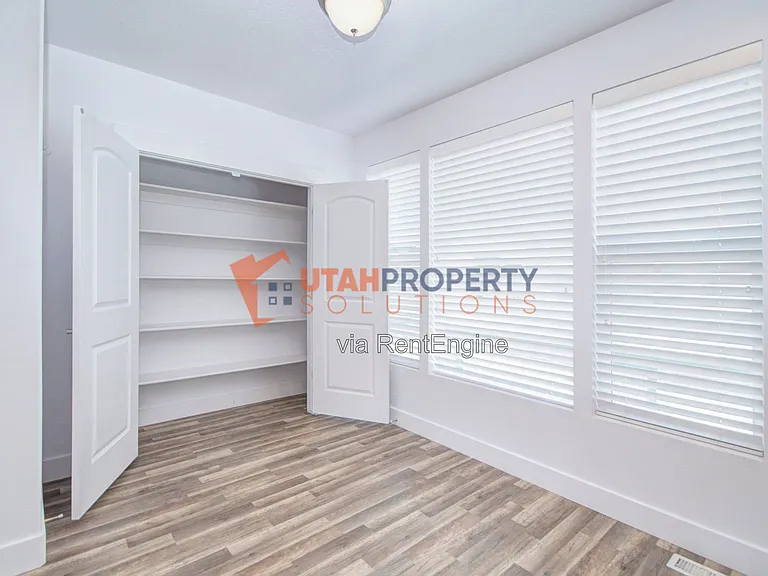 1790 W Dalmeny Way — Photo 13
