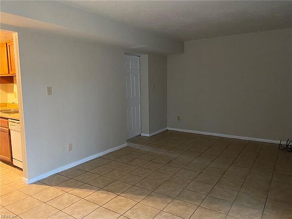 3rd image of 323 Cripple Creek Ct
