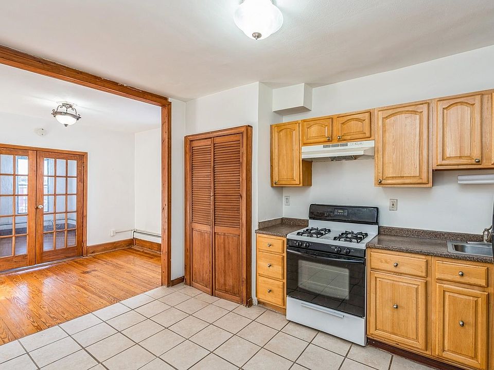 1st image of 35 Harmon St APT 4