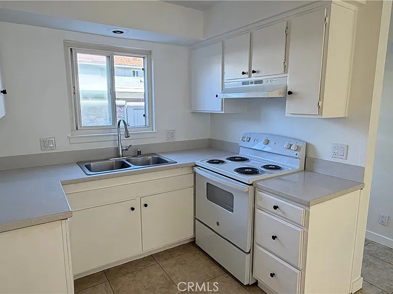 19778 Cambridge Ln — Photo 3