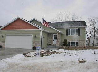 704 4th Ave NW, Dodge Center, MN 55927