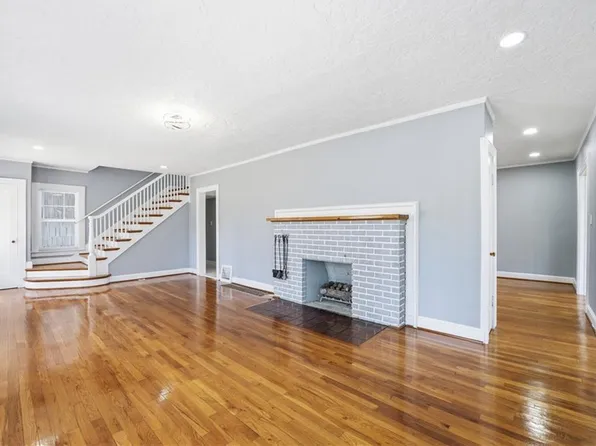 9502 Linwood Blvd, Independence, MO 64052