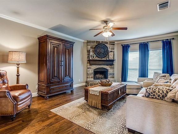 3rd image of 1411 Saint Johns Dr