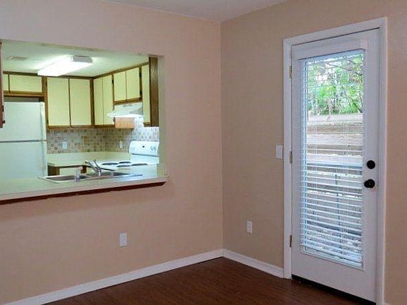 3rd image of 1427 Live Oak Dr