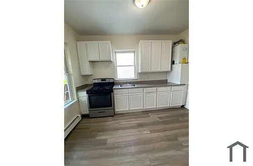70 Ash St Photo 1