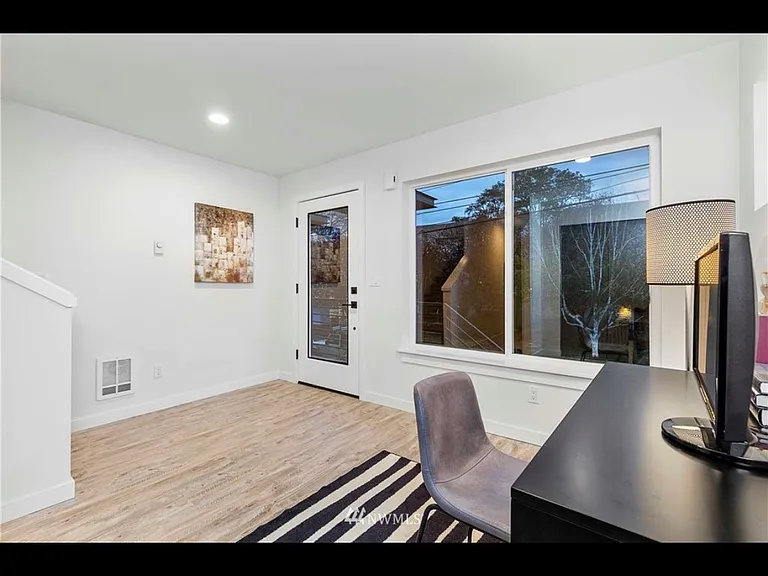 9221 Ashworth Ave N #C — Photo 5