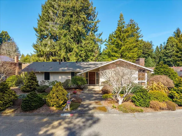 2065 Greenbriar Ln, Eureka, CA 95503