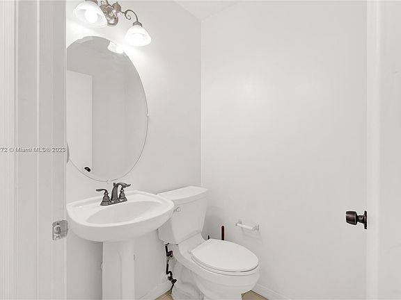 3rd image of 17900 SW 141st Ct