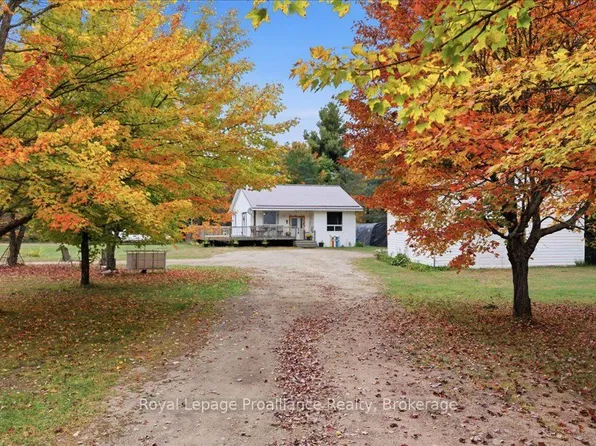 53 Hartin Rd, Addington Highlands, ON K0H 2G0